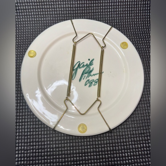 Gail Pitman 1988 piece with display bracket - Picture 4 of 5